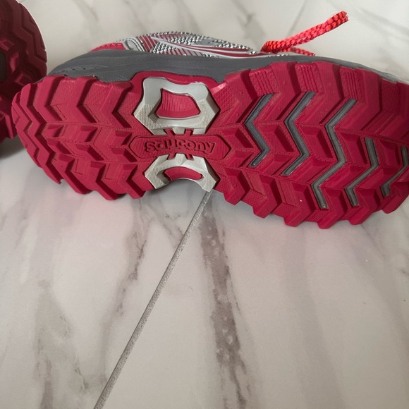 Women’s Saucony Tennis Shoes - Picture 5 of 7